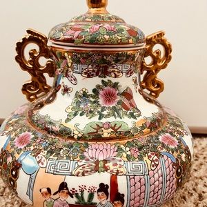 1950 Famille Rose Asian Ceramic !